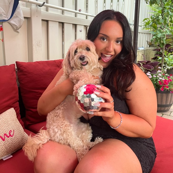 Meet your Posher, Jennifer - Picture 1 of 1